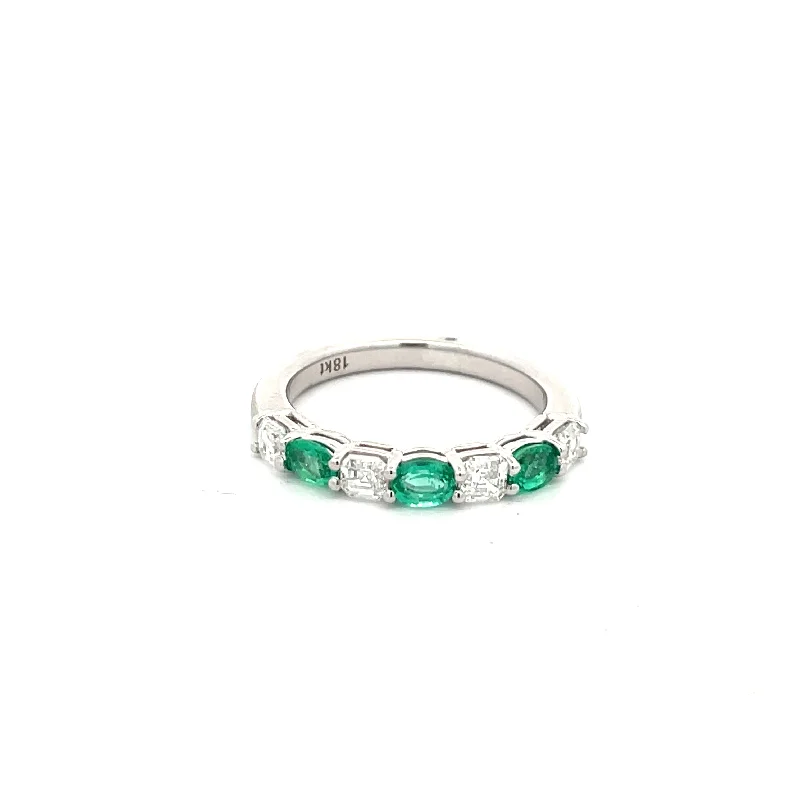 18 Karat White Gold Emerald Ring