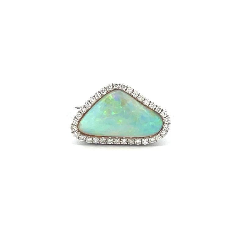 14 Karat Opal Fashion Ring