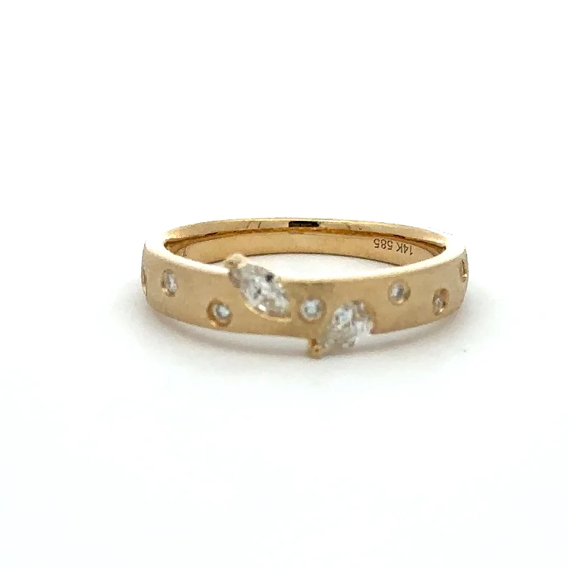 Diamond Leaf Motif Ring