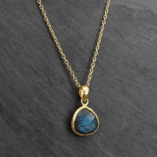 sparkling crystal necklaces for women -Gold Textured Labradorite Teardrop Pendant Necklace